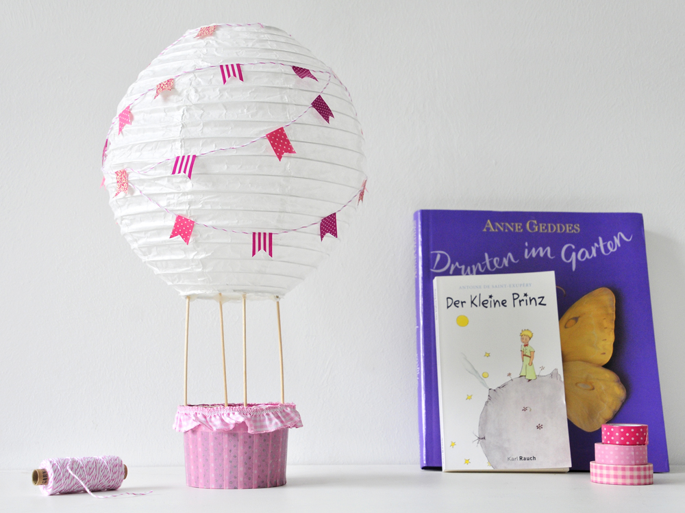 DIY Heißluftballon für das Kinderzimmer. Eine Deko für kleine Mädchen, die von Herzen kommt.