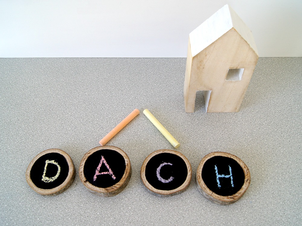 DIY Holzscheiben als Spielsteine für Kinder mit genialen Spielideen | von Fantasiewerk