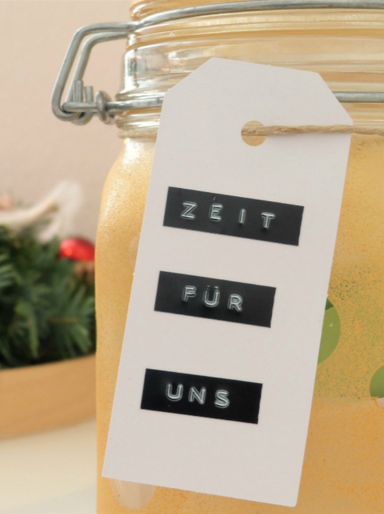 Das "Zeit für uns" - Glas: Einweckglas schön dekorieren und mit Familientätigkeiten, welche auf Zettel geschrieben werden, befüllen | www.fantasiewerk.ch
