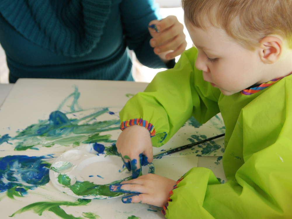 Weihnachtskarte mit Kleinkindern gestalten - Malen mit Fingerfarben als Geschenk zu Weihnachten | von Fantasiewerk