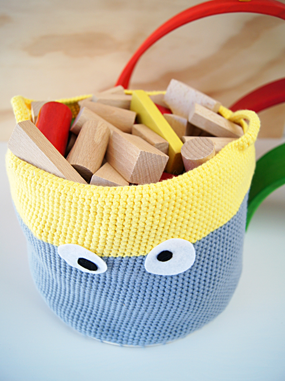 Anleitung: Einen Korb für das Kinderzimmer selber häkeln. DIY für Kinder von Fantasiewerk