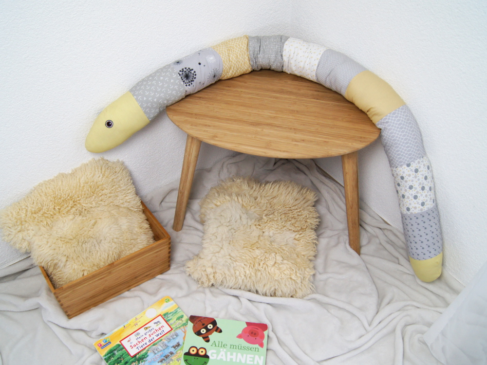 Kuscheltier Schlange selber nähen. Schritt für Schritt Anleitung und viele Nähtipps inklusive. Ein wunderschönes DIY für Kinder und Babys von Fantasiewerk