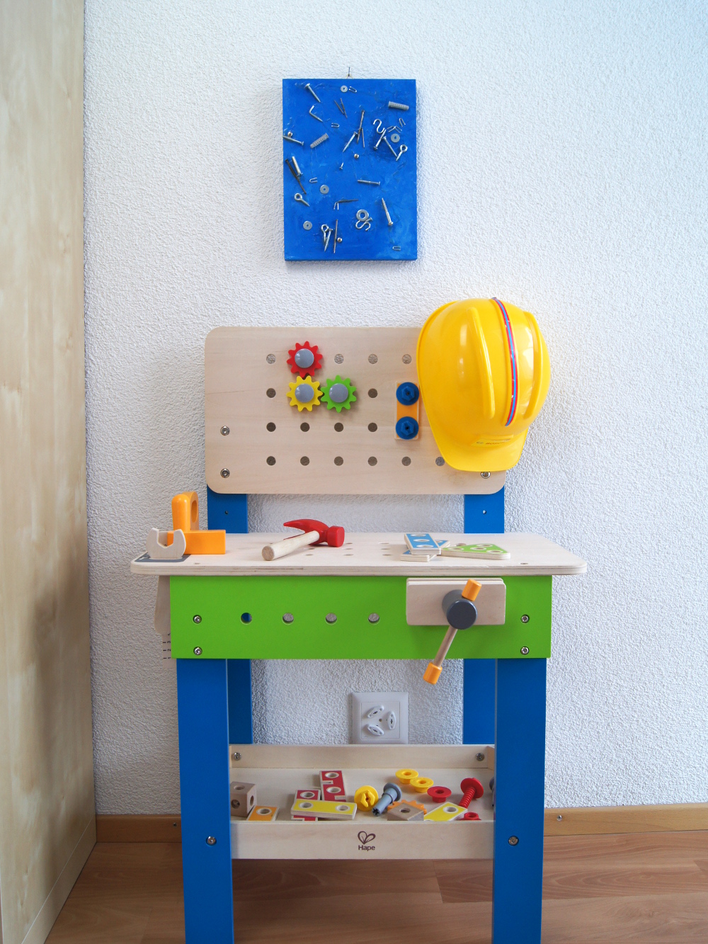 Bastelanleitung für kleine Bauarbeiter: Bild aus Schrauben und Nägeln herstellen. Kinder malen, leimen werkeln und entdecken | von Fantasiewerk #bastelnmitkindern #malenmitkindern