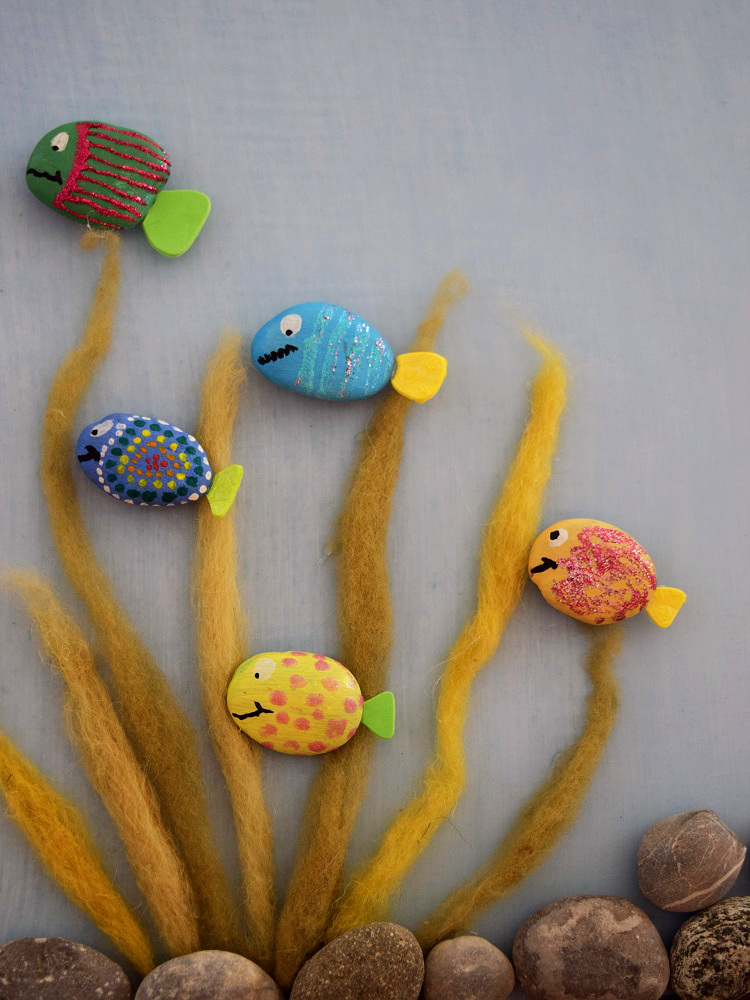 Anleitung zum Basteln einer Unterwasserwelt Pinnwand mit Steinen und Fischen | Basteln und malen mit Kindern | von Fantasiewerk