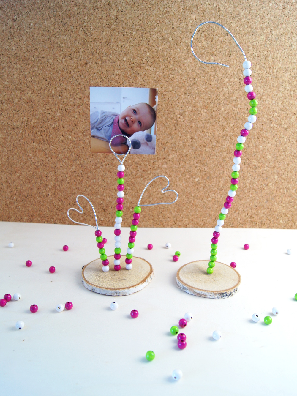 Fotohalter Herz mit Perlen - Kinder basteln ein Geschenk zum Valentinstag | von Fantasiewerk