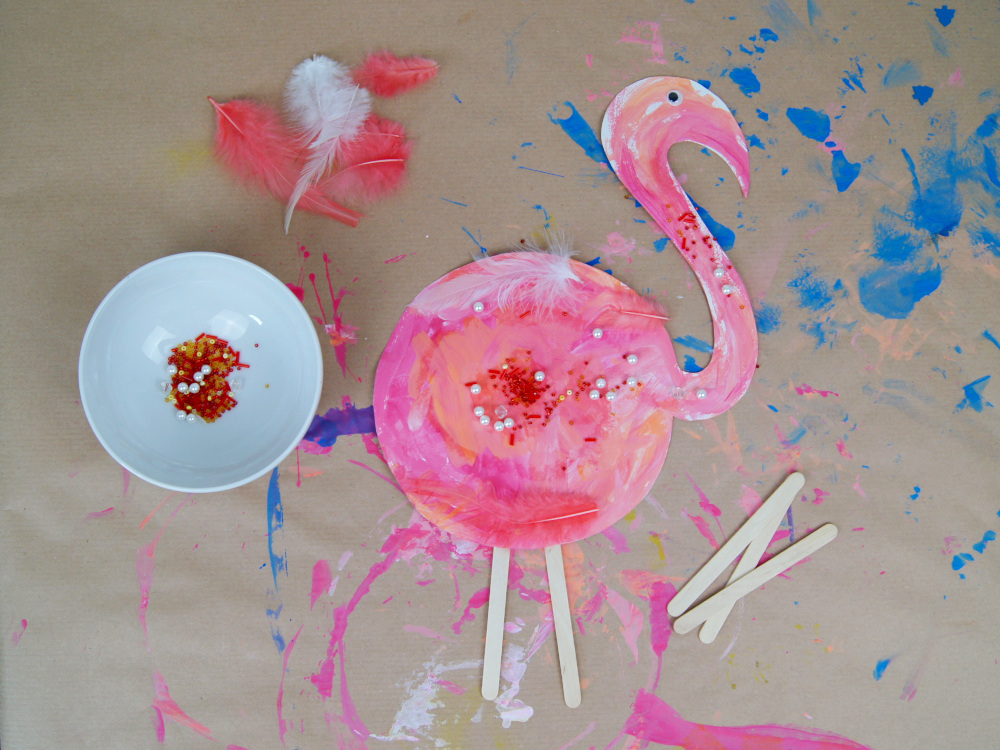 Flamingo basteln mit Kindern für | Malen und kleben als Dekoration für den Kindergeburtstag | von Fantasiewerk
