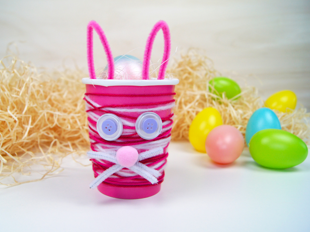 Osterhase aus Pappbecher basteln | Kinder basteln Geschenke für #ostern | von Fantasiewerk