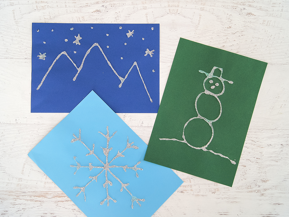 Schneeflocke aus Taschentuch und Glitzer basteln | #bastelnmitkindern #experimentieren #winterdiy