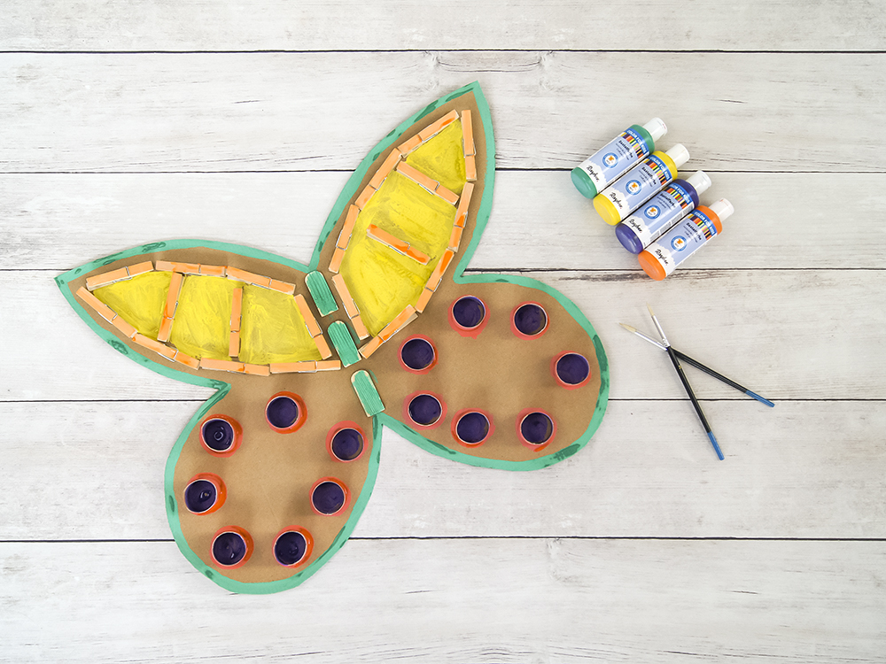 Schmetterling #upcycling | Anleitung zum Basteln und Spielen mit Karton Pompons und Farbe | #bastelnmitkindern