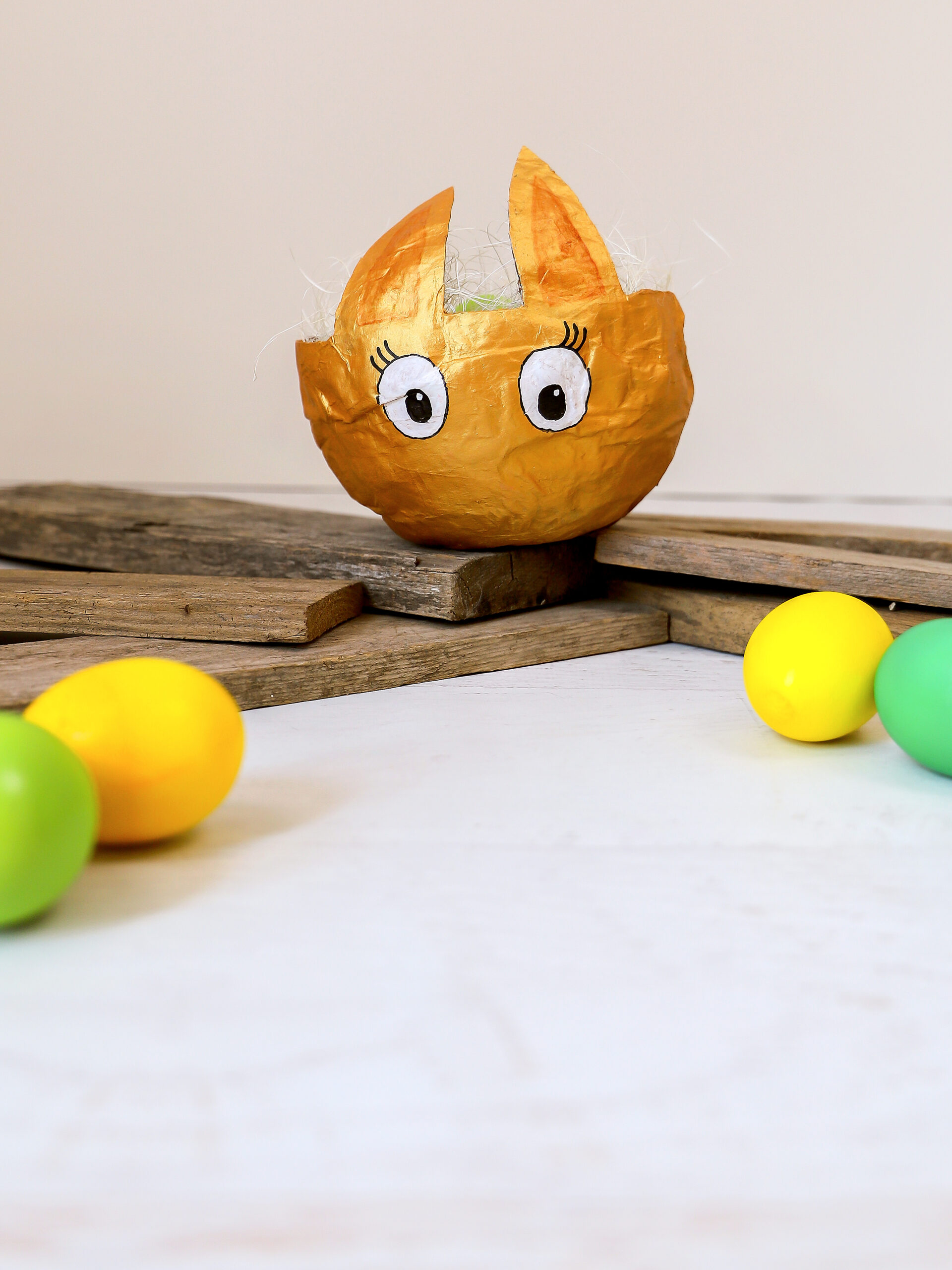 Hasen - Osterkorb mit Pappmaché kleistern | #bastelnmitkindern | von Fantasiewerk