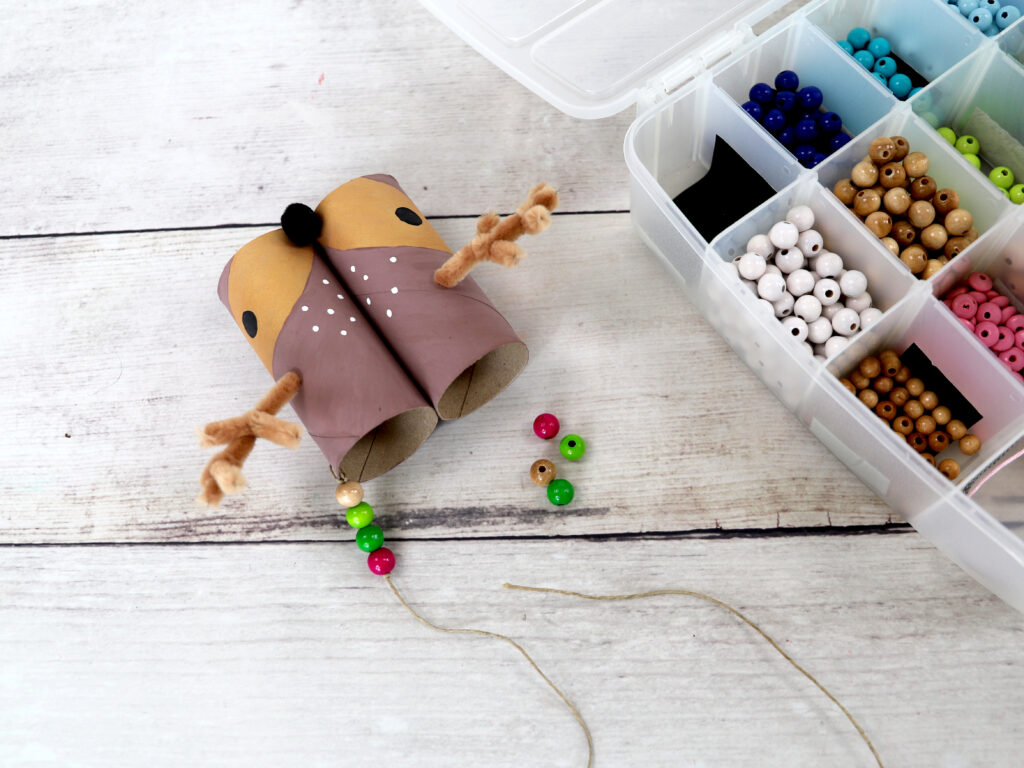 Upcycling Fernglas "Reh" aus Kartonrollen mit Kindern basteln | Fantasiewerk